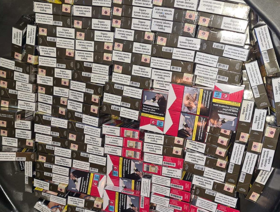 Близо 54 000 къса контрабандни цигари открити на Дунав мост при Видин и Русе