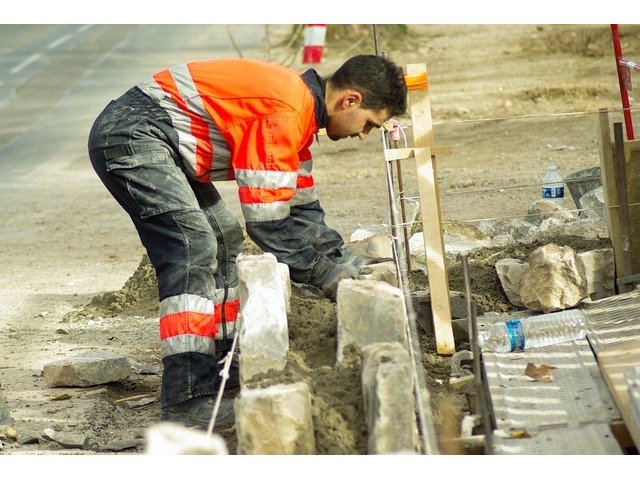 Еквадор превръща излишъка от конфискуван кокаин в бетон