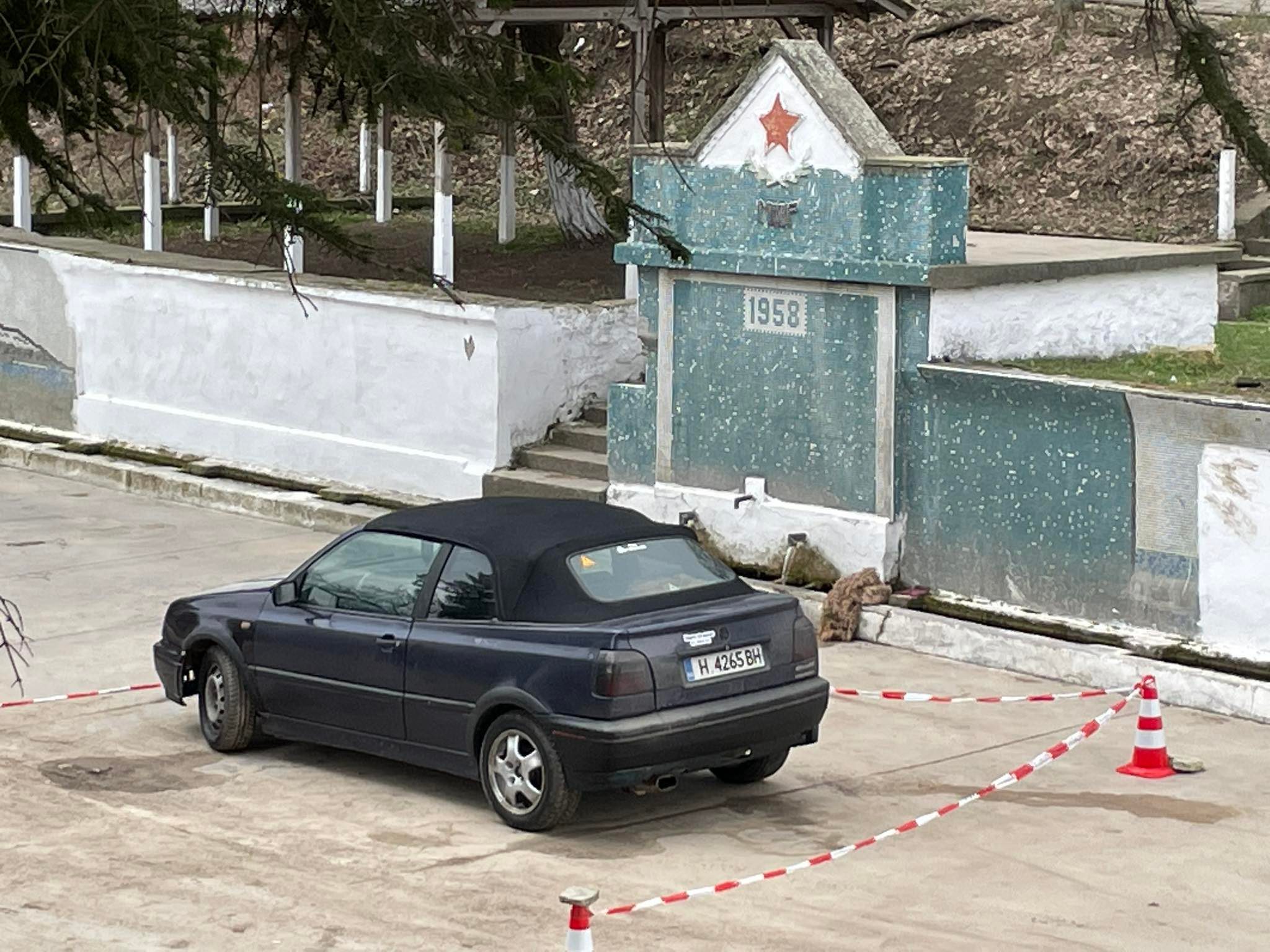 Изгорели газове са задушили 19-годишното момче, открито в автомобил в село Друмево