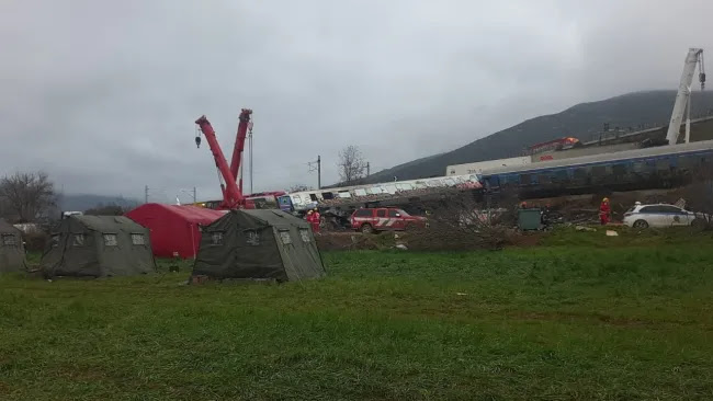 В реанимация е единственият оцелял от първия вагон на влаковата катастрофа в Гърция, 47 са загиналите