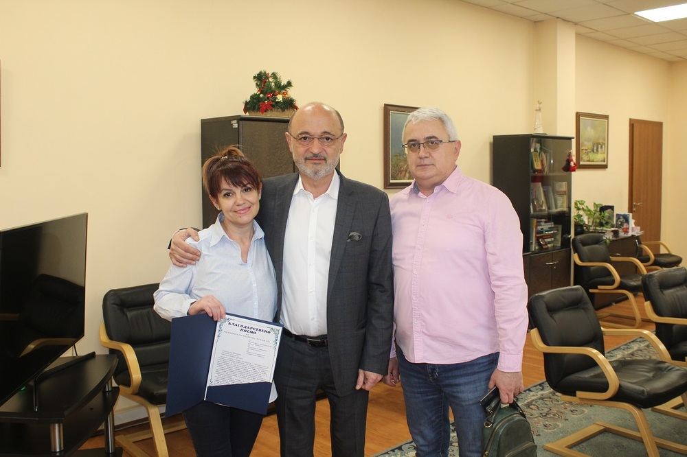 Родилката, която бе транспортирана до София със самолет „Спартан“, се срещна с Меджидиев