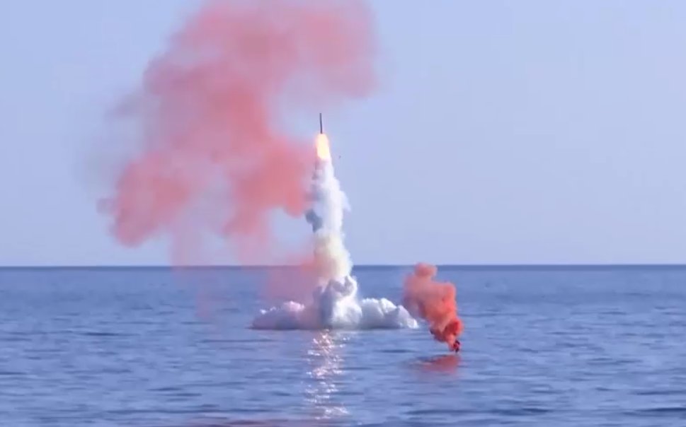 Русия изстреля ракета "Калибър" от подводница в Японско море (ВИДЕО)