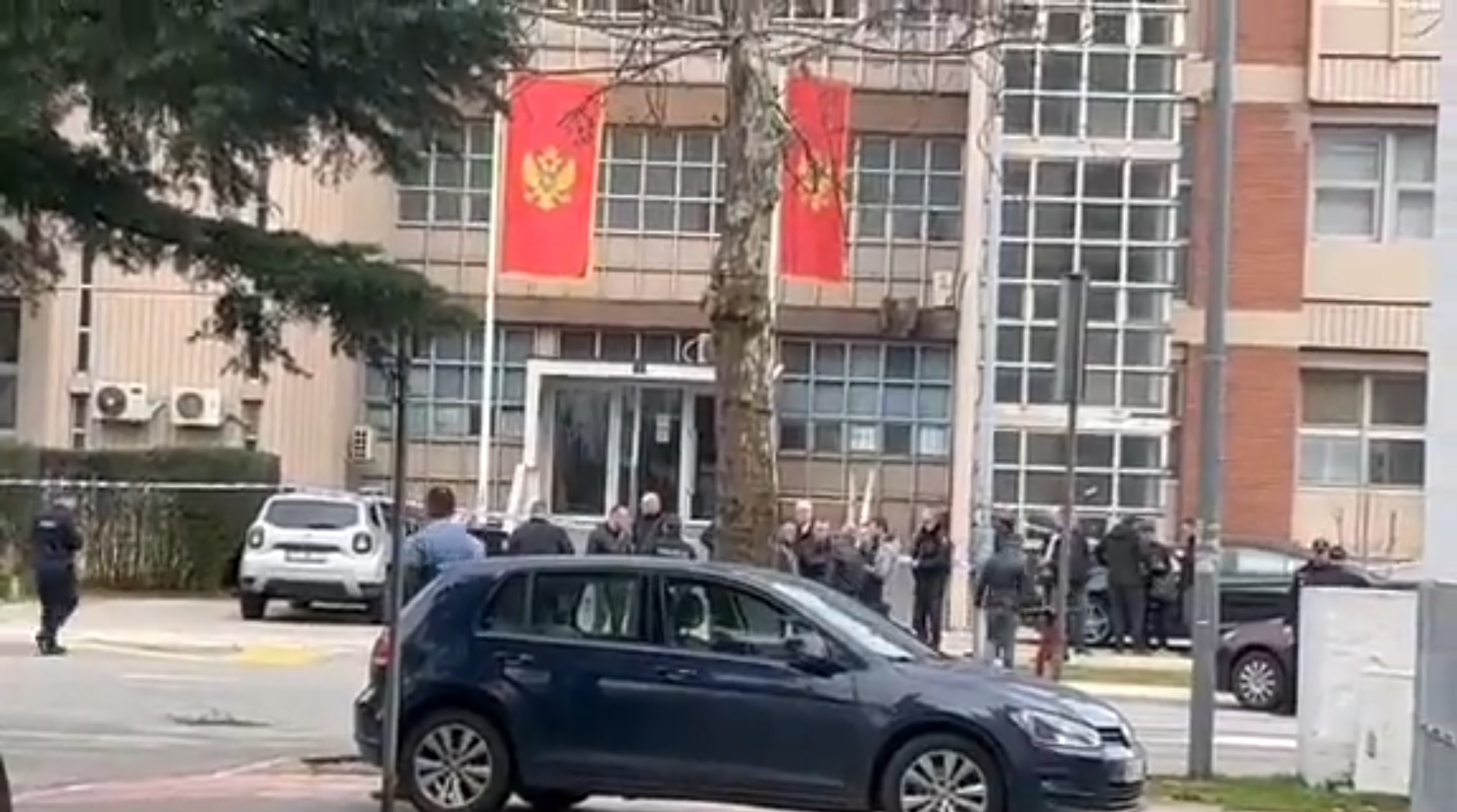 Бомба избухна в Основния съд в столицата на Черна гора, има загинали (ВИДЕО)