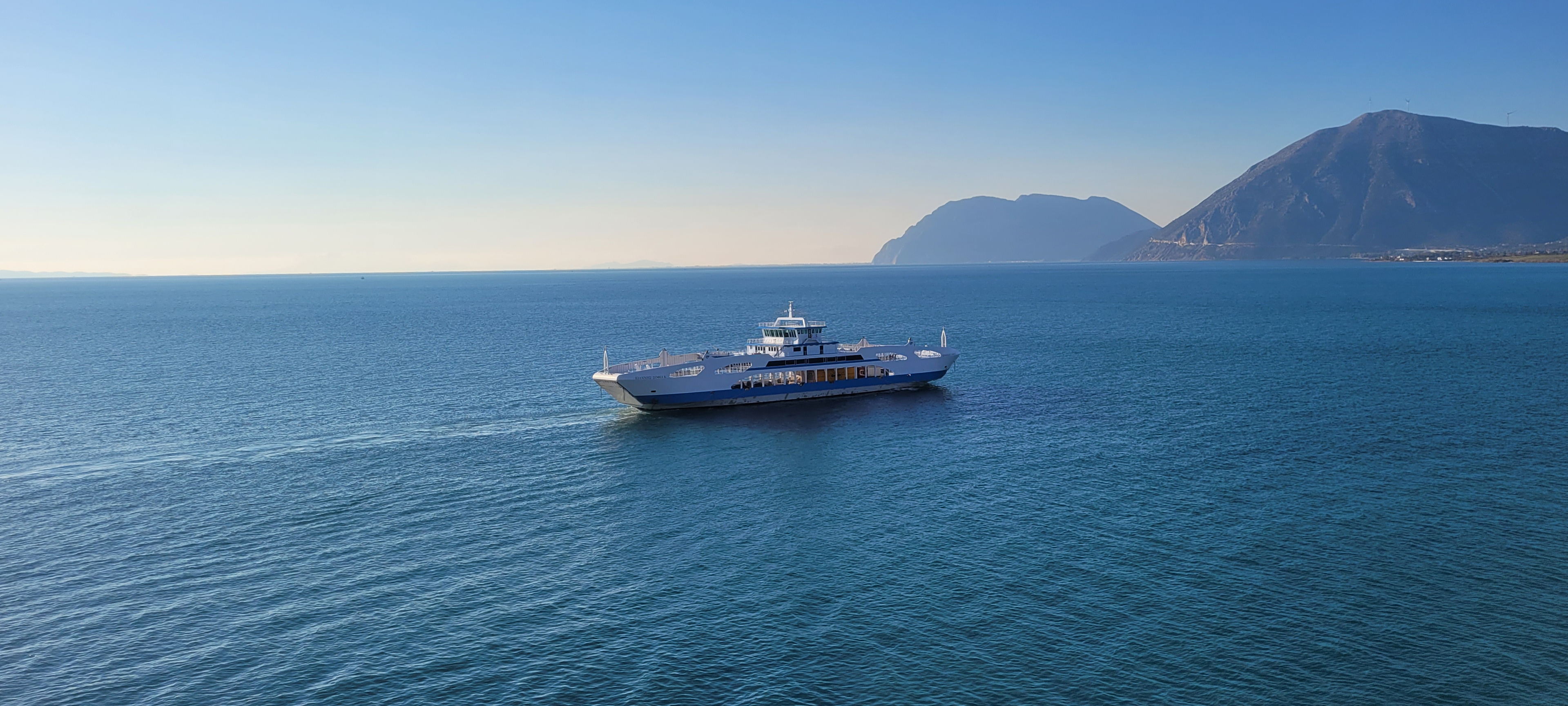 Стачка блокира морския транспорт в Гърция в сряда