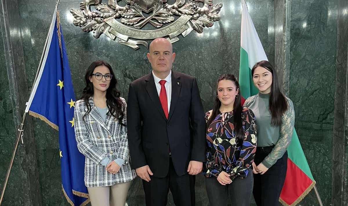 Гешев пред студенти от СУ „Св. Климент Охридски“: Необходима е по-директна връзка между практиката и науката