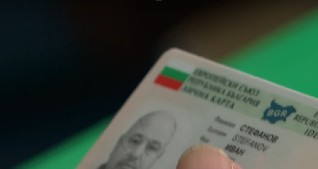 Данъкоплатец и отслужил: 50-годишен българин се оказа ничий гражданин