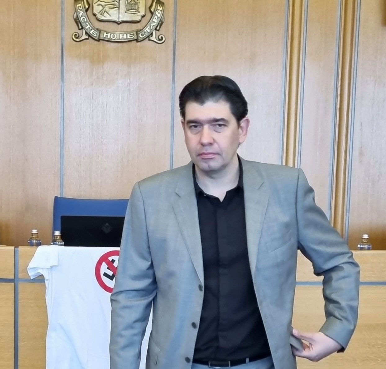 Иван Таков към ДБ: Ако бутнете Паметника на Съветската армия, няма да има сянка, в която да се скриете