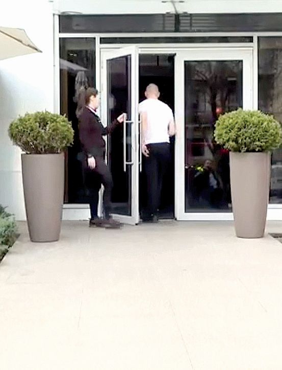 Бандити грабят и бягат с тротинетки (обзор)