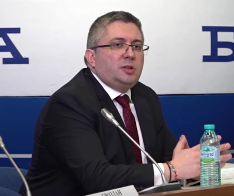 Пътищата остават без ремонт