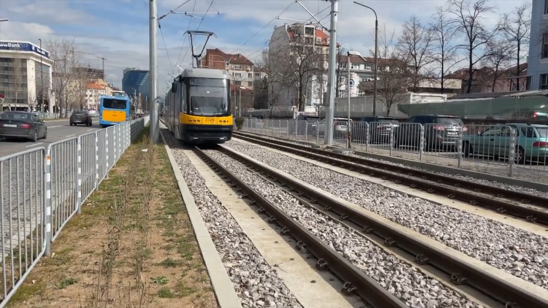 След щателна проверка: Трамвайните релси на бул. Цар Борис III не са криви (ВИДЕО)