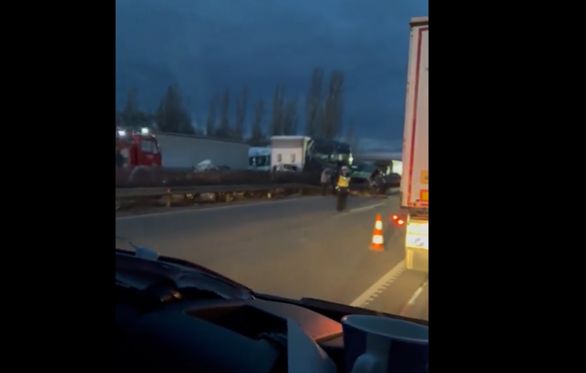Верижна катастрофа с 42 превозни средства на магистрала в Унгария (СНИМКИ И ВИДЕО)