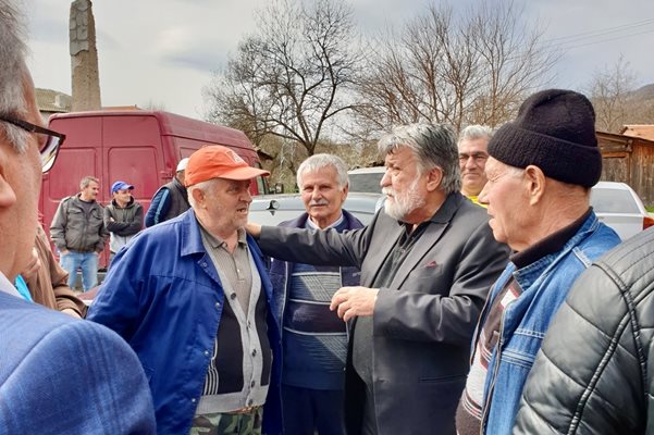 С аплодисменти посрещнаха Вежди Рашидов и в Буково