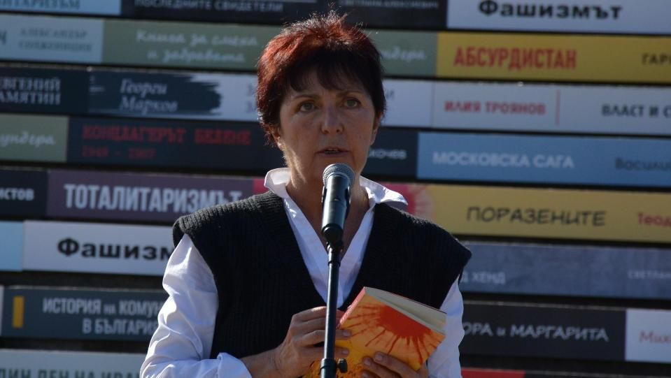 Теодора Димова: Писателят трябва да има интуиция за посоките, в които върви обществото