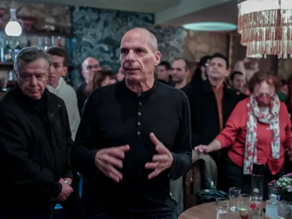 Варуфакис за нападението срещу него: Имаше 6-7 души и видях кой ме рани