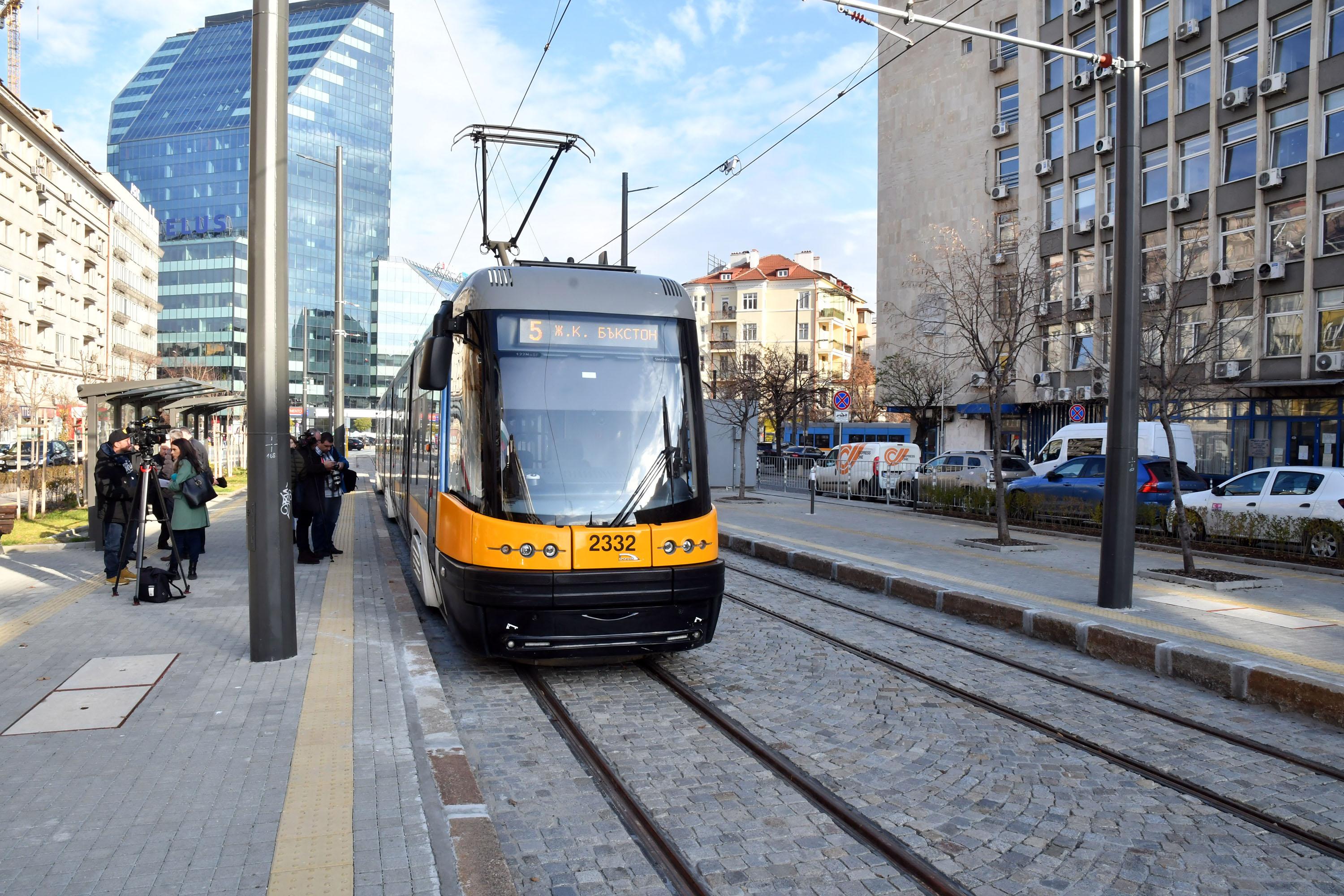 Нископодови трамваи ще се движат по още три линии в София
