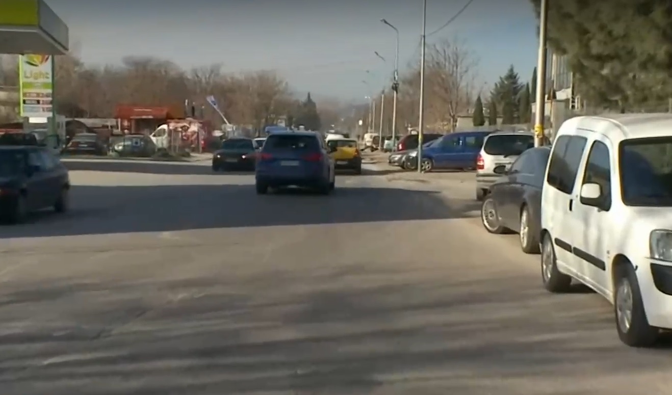 Протестиращи затварят „Рогошко шосе“ в Пловдив, настояват за незабавен ремонт на пътя