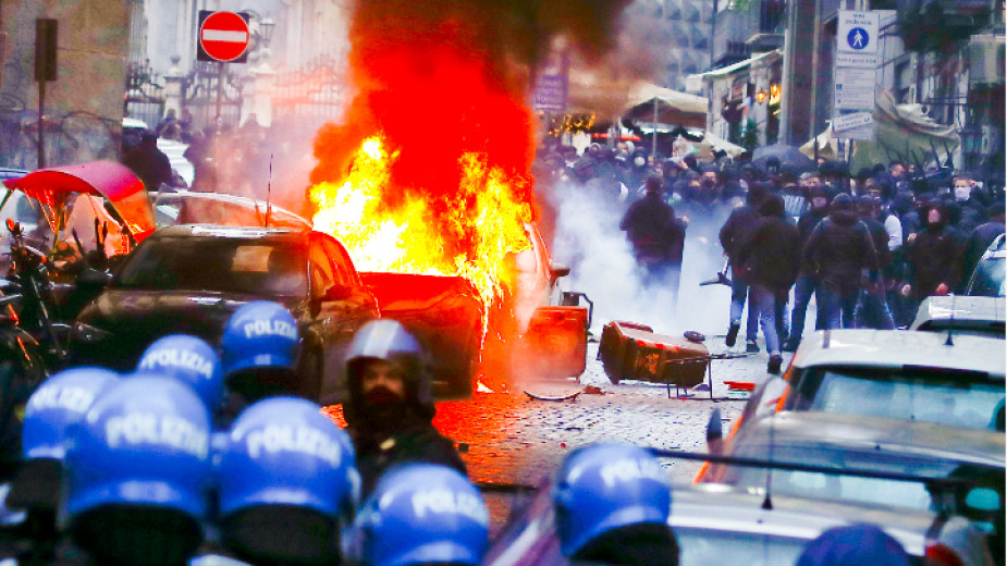 След насилието между футболни фенове в Неапол: Арестувани са 8 души, десетки са пострадали