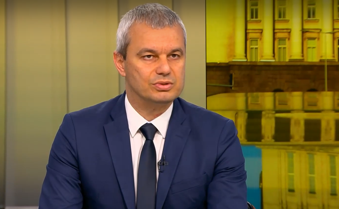 Костадинов: В момента имаме един спасителен сал - българският лев