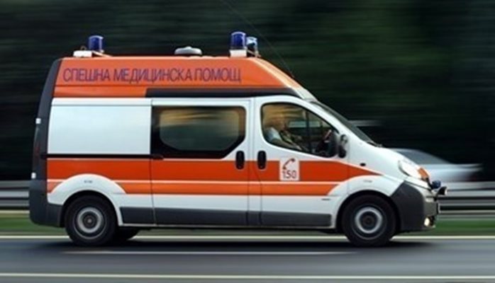 Младеж е с опасност за живота след тежка катастрофа