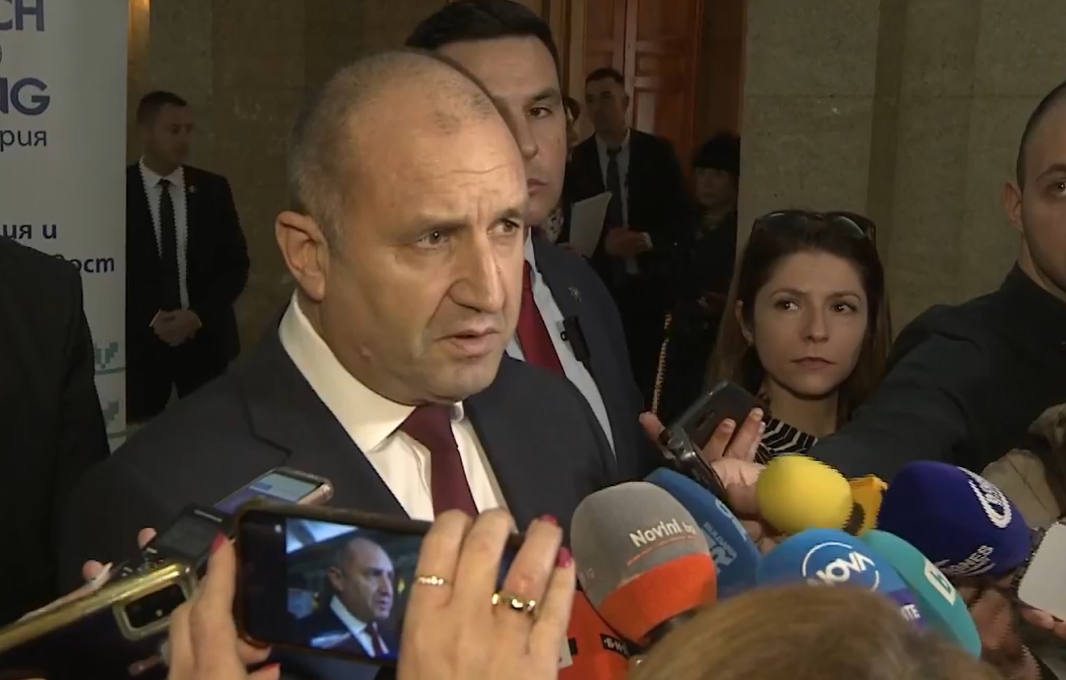Радев: Докато управлява служебното правителство, България няма да предостави на Украйна изтребители и танкове