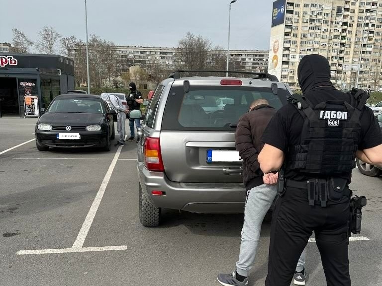 Задържаха криминално проявени при спецакции срещу наркоразпространението в София и Ямбол