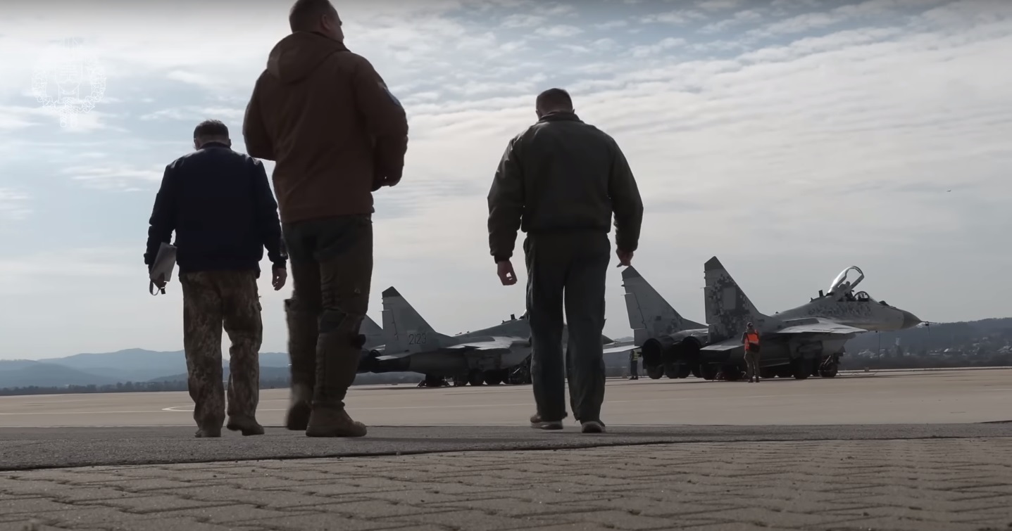 Словакия предаде на Украйна първите четири изтребителя МиГ-29 (ВИДЕО)