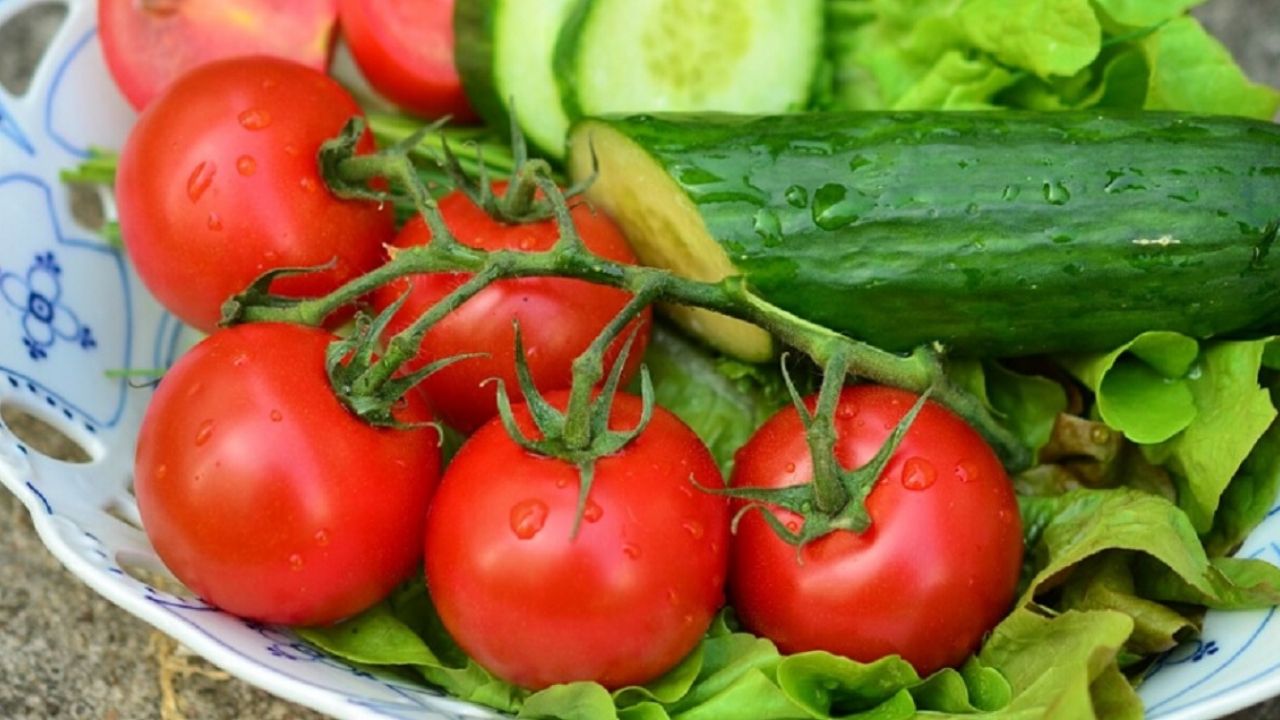 Поскъпнаха чушките и ябълките