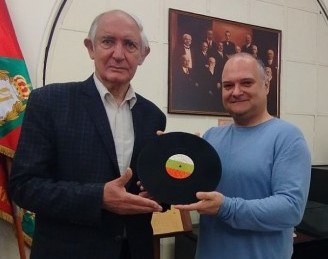 Музей получи първите грамофонни плочи, записани във Варна