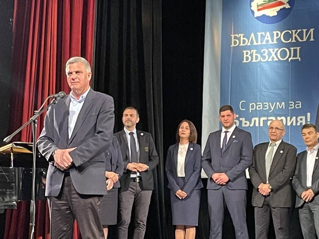 Стефан Янев, лидер на „Български възход“: Върнахме в политиката думи като „диалог“ и „взаимодействие“