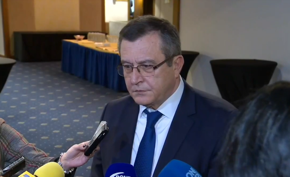 Министър Сашо Пенов за бомбените заплахи: Правото на преценка е на директорите