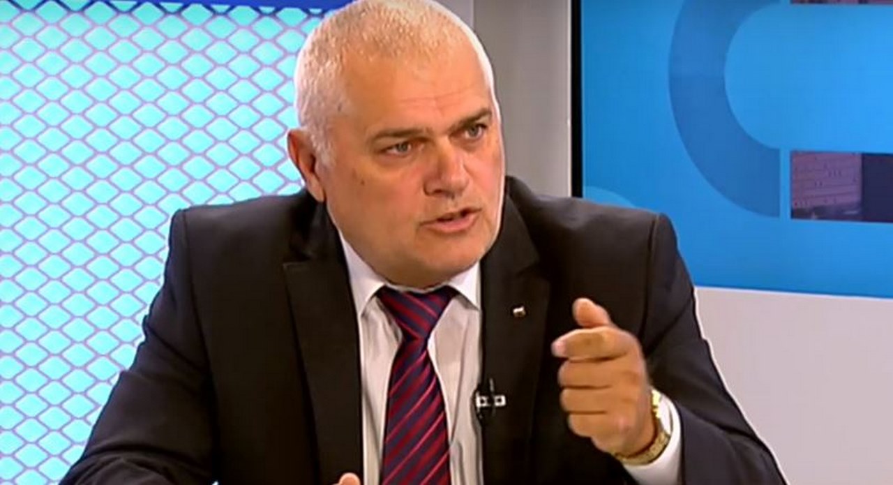 Валентин Радев за бомбените заплахи: Това е тероризъм, целта е сплашване