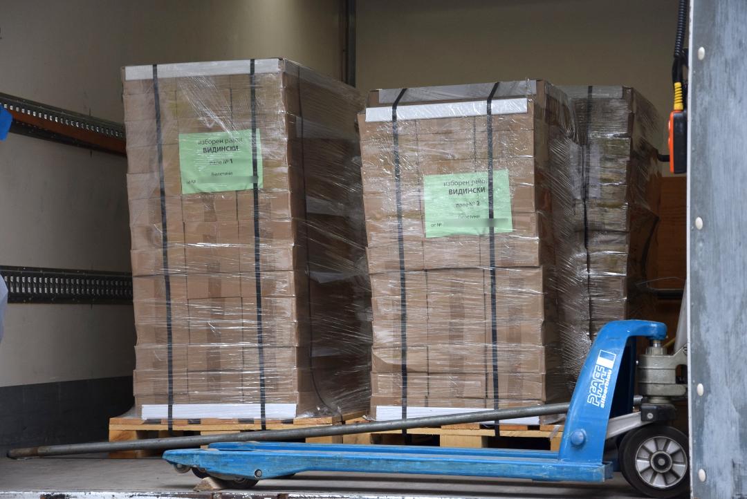 Започва разпределянето на бюлетините по общини