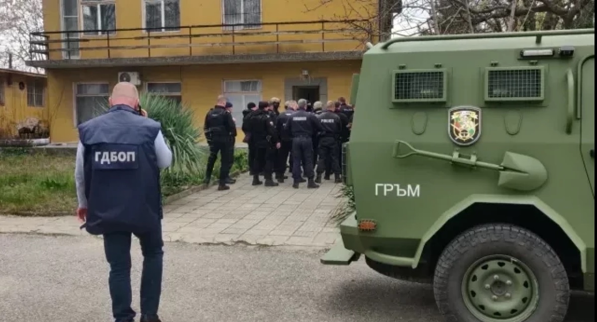 Още един непълнолетен е задържан за бомбените заплахи срещу училищата