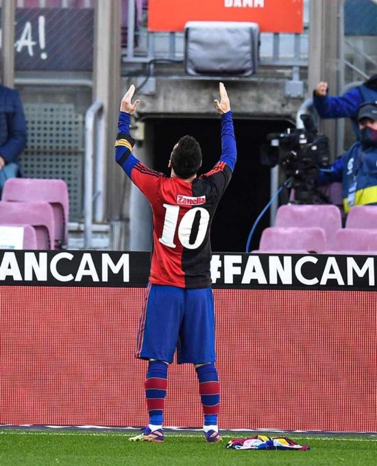 И Нюелс се точи на Меси