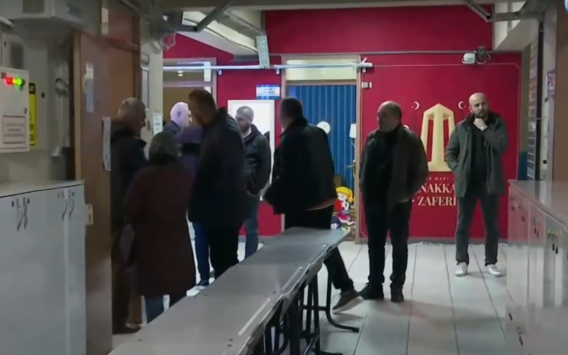 Опашка от желаещи да гласуват в турския град Чорлу