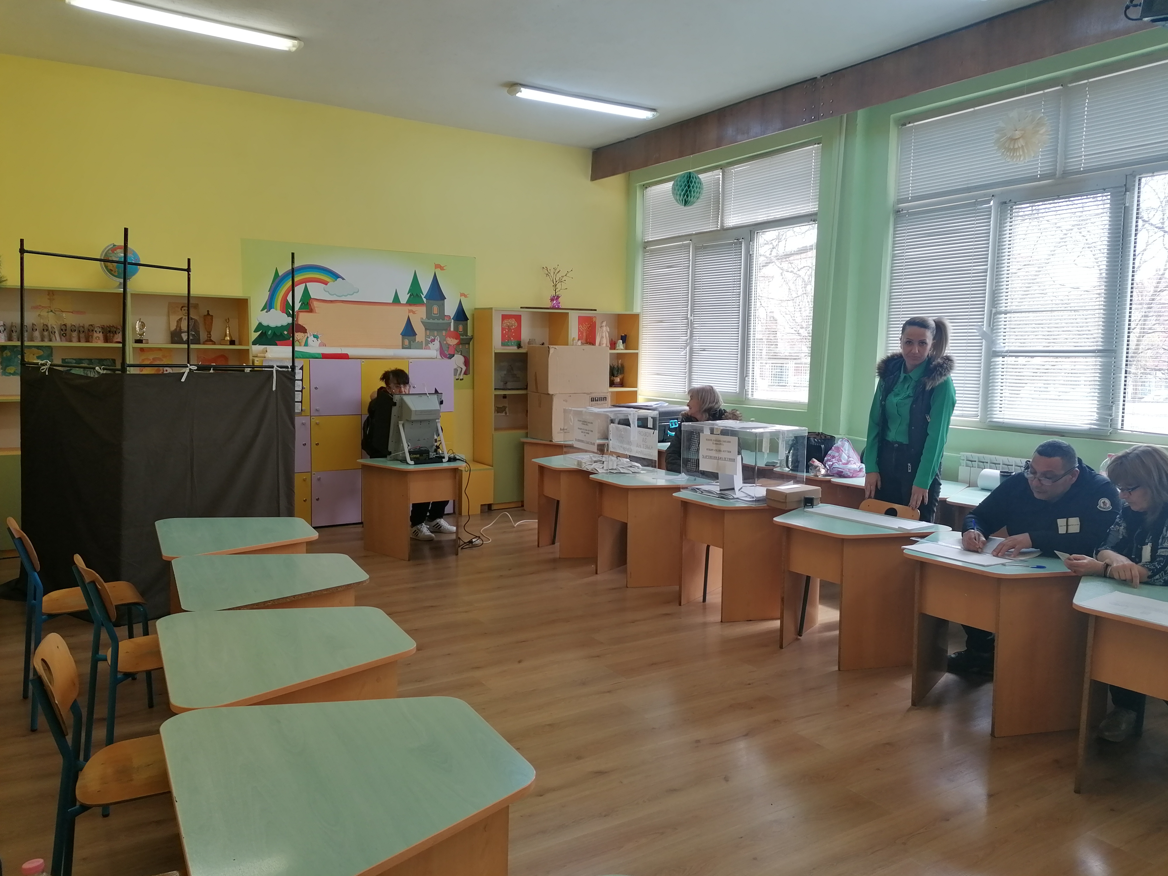 Близо 24 000 избиратели завишиха активността в област Сливен от 8 на 22%