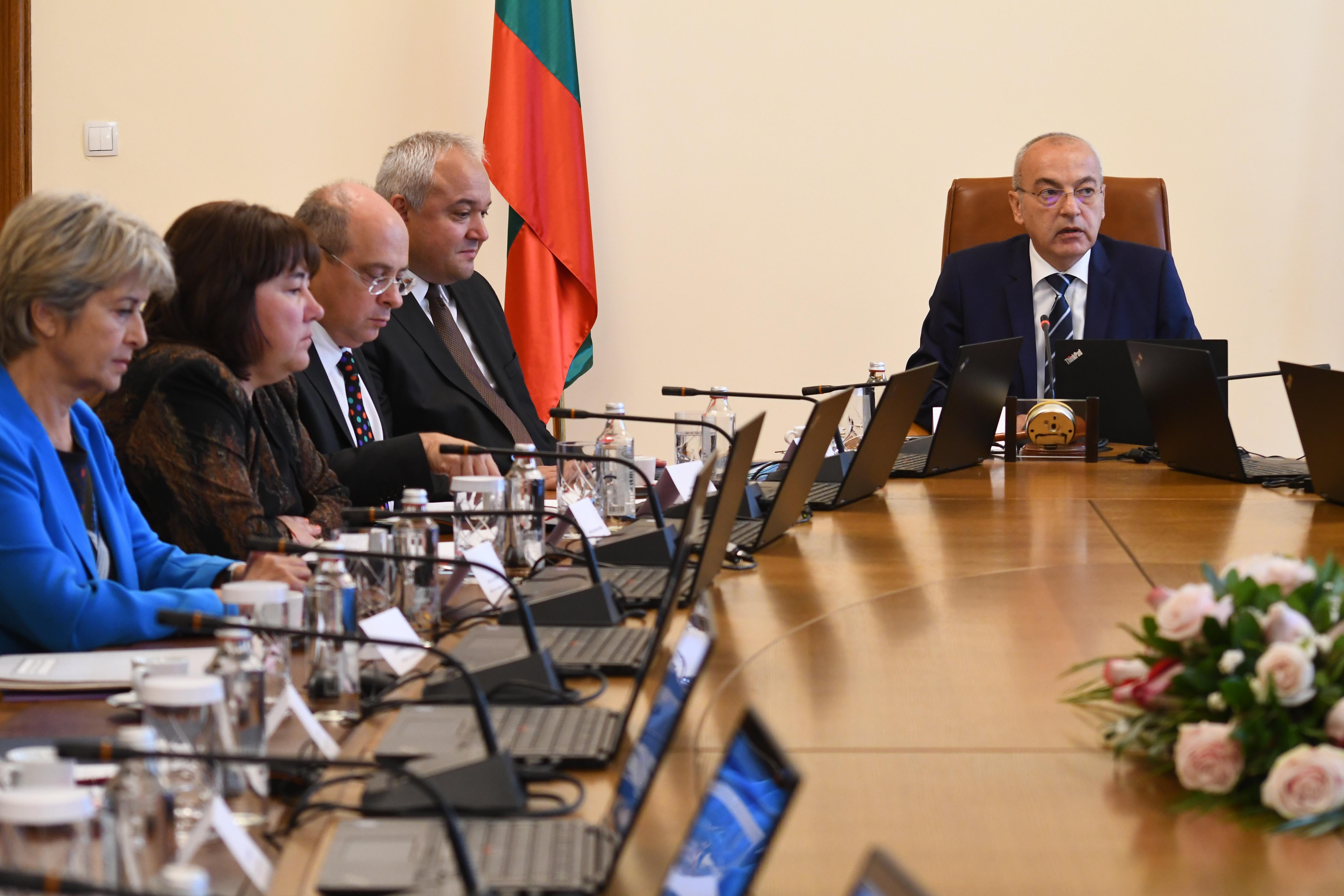 Служебният кабинет предлага смяна на редица посланици