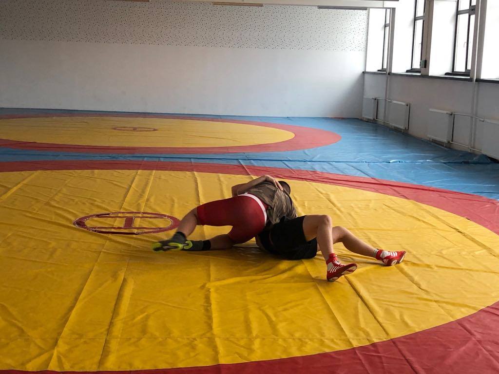 Световната федерация по борба допусна спортисти от Русия и Беларус до участие в международни състезания