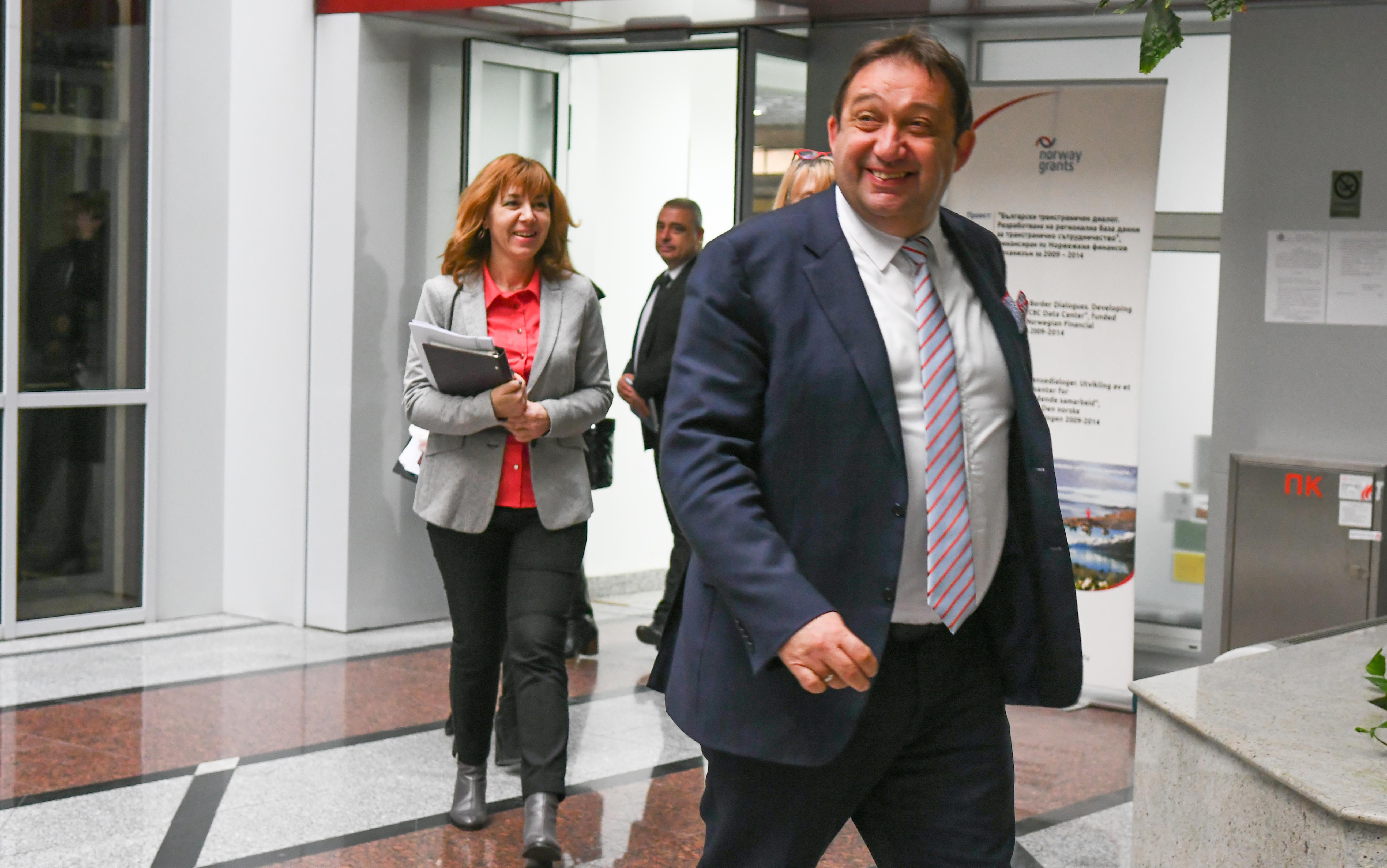 Шишков обявява за търпими и общински строежи