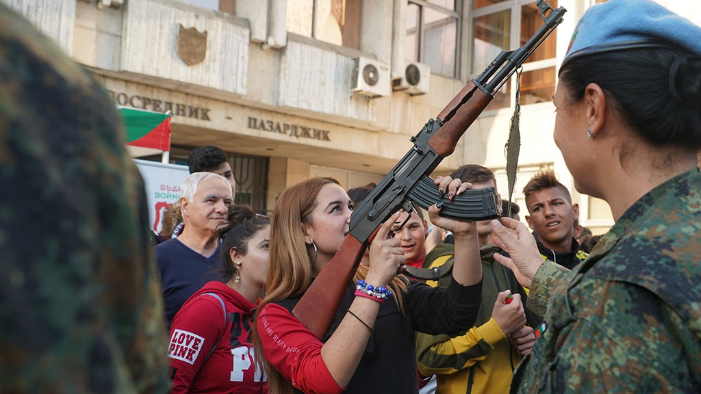 МО: Военното обучението в училищата ще бъде изцяло теоретично