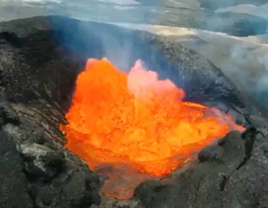 Вулкан изригна на Камчатка, изхвърли пепел на 20 км в небето (ВИДЕО)