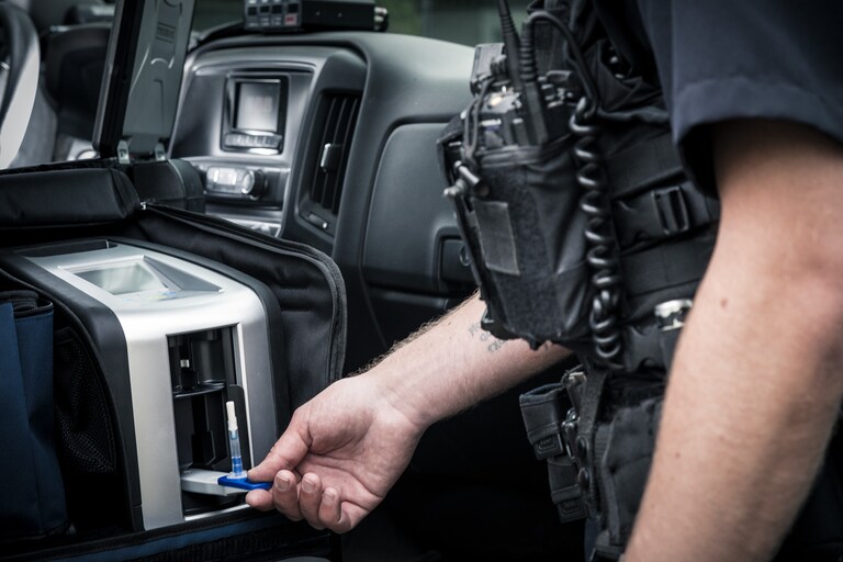 Разбиха най-голямата мрежа за снабдяване с наркотици на ученици в Румъния