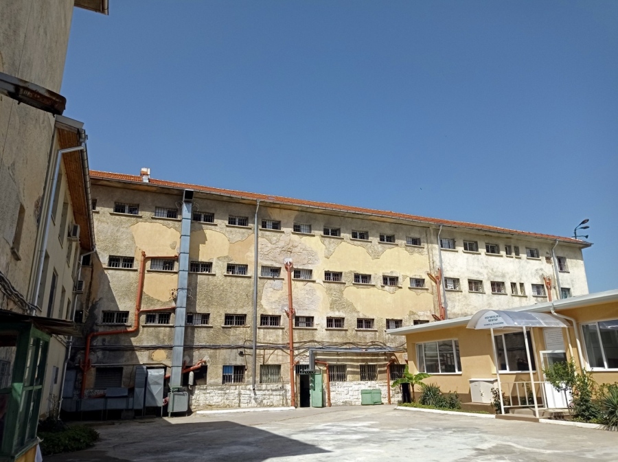 Рецидивист е избягал от затвора в Пазарджик, търсят го пети ден