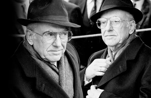 Очилата на Андреас Папандреу, продадени на търг, са резервен чифт, а не оригинал