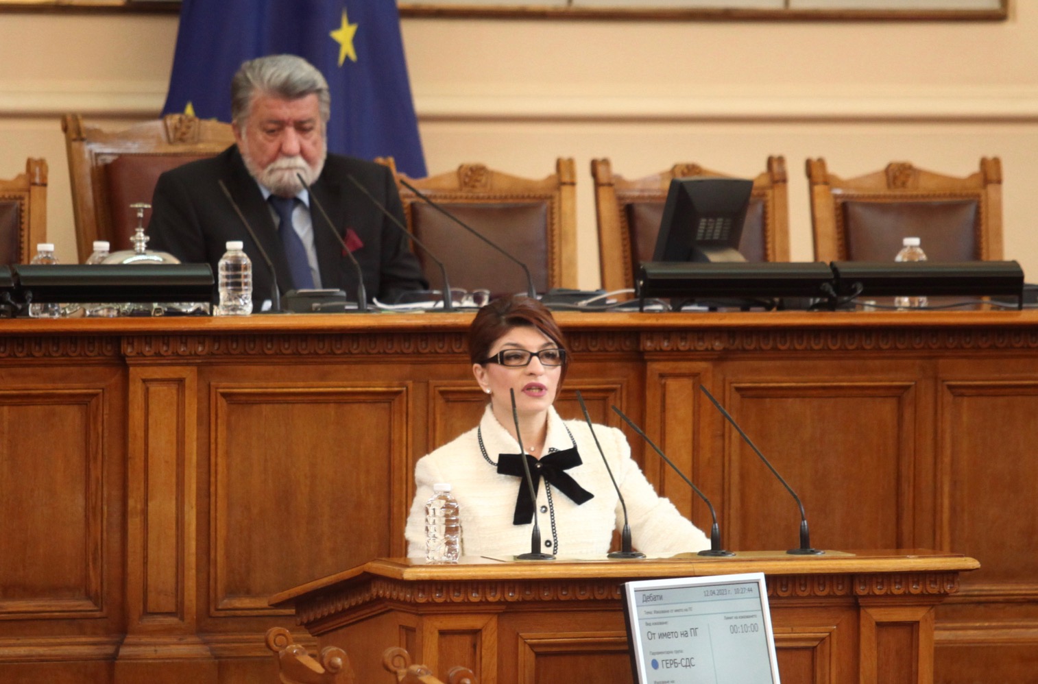 Десислава Атанасова: Политическата криза не може да бъде решена от една партия или коалиция