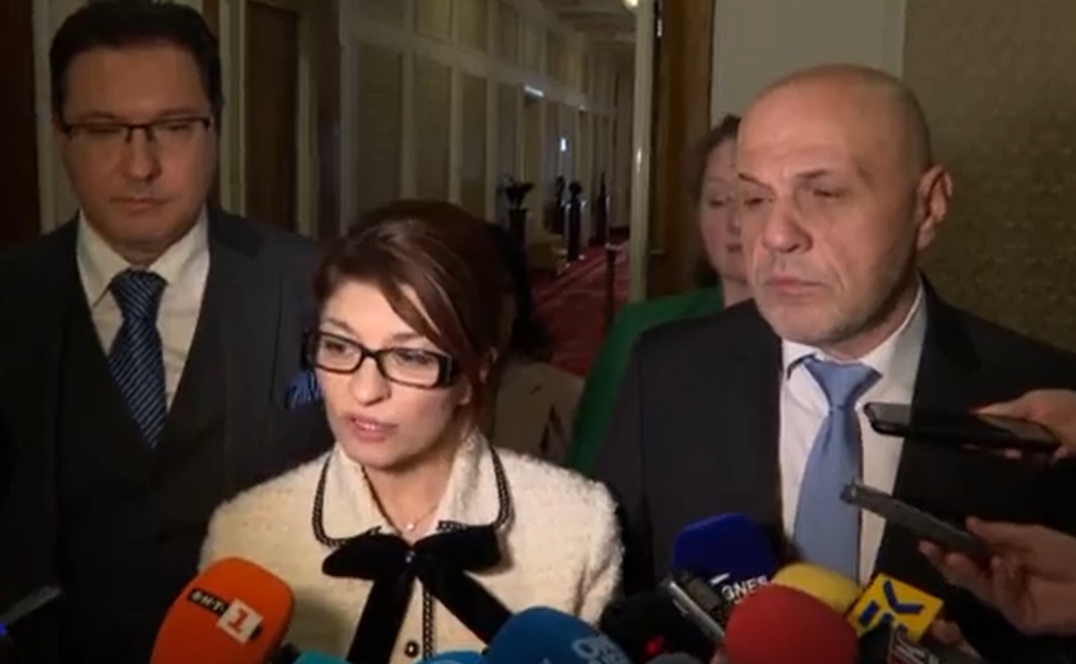 Десислава Атанасова: Няма окончателно решение за председател на парламента