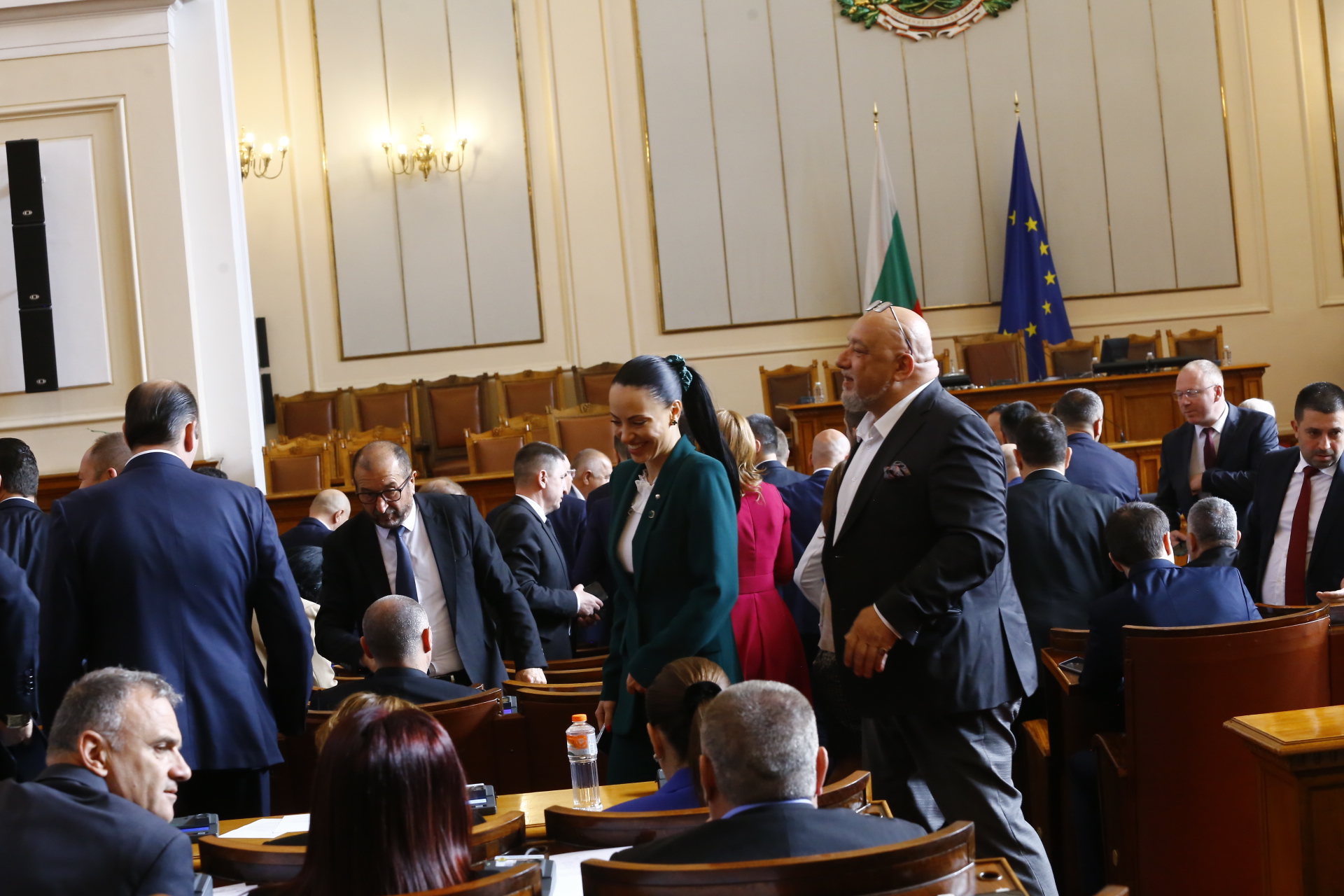 Заседанието за избор на председател на НС ще продължи в сряда