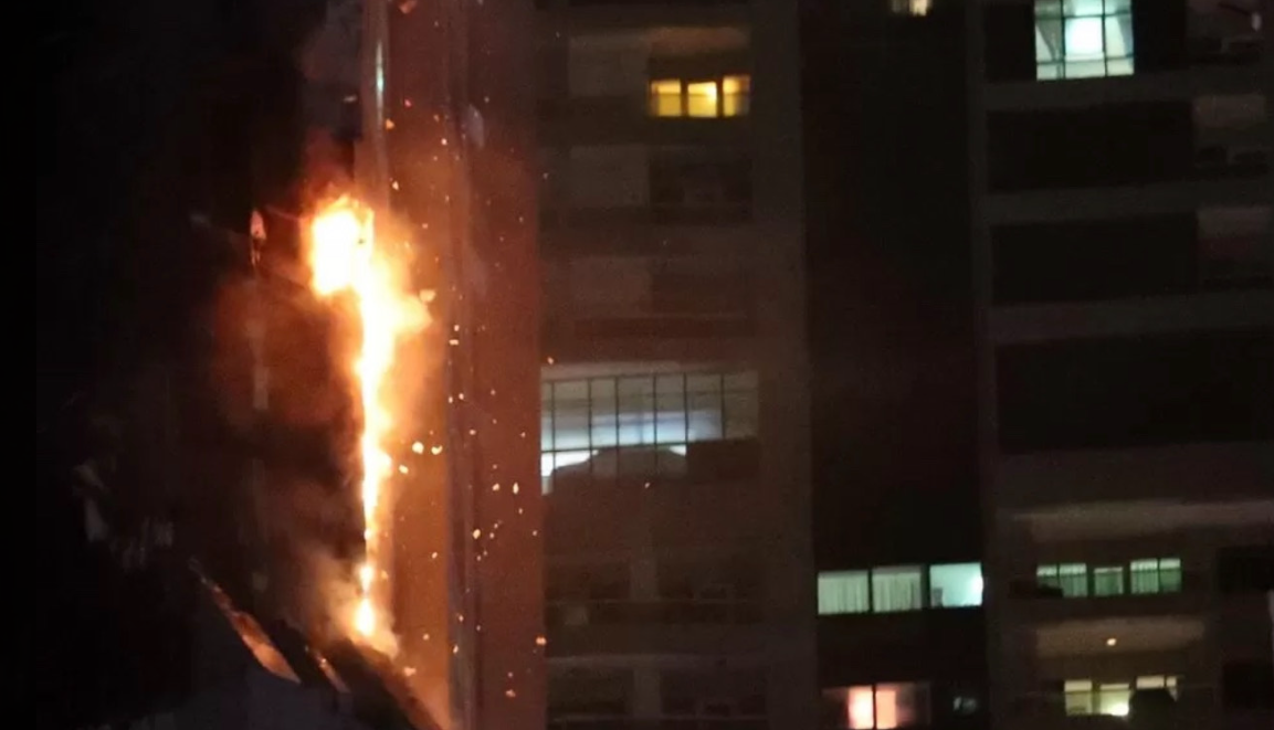 16 души загинаха при голям пожар в жилищна сграда в Дубай