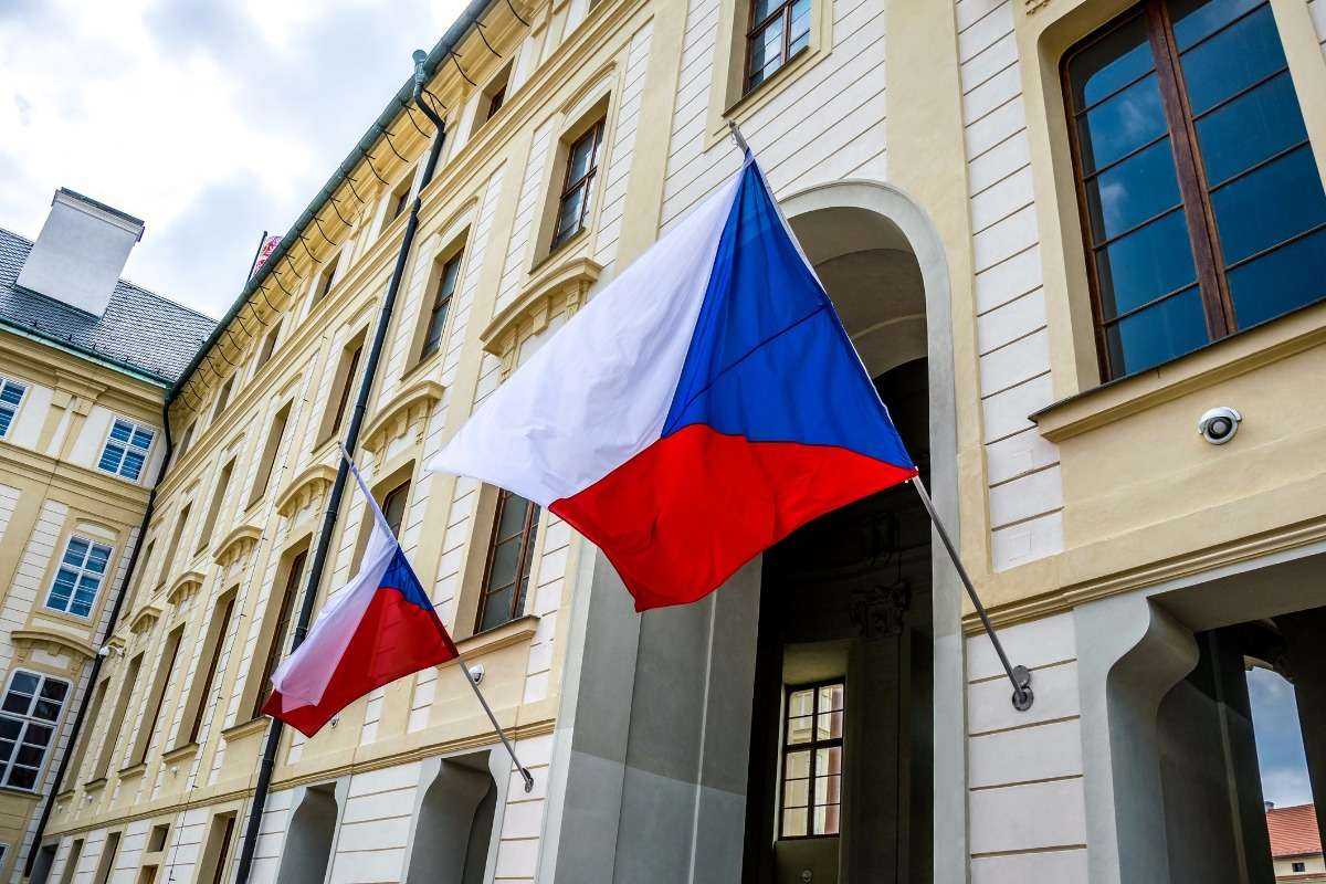 Антиправителствен протест събра хиляди в Прага (СНИМКИ)