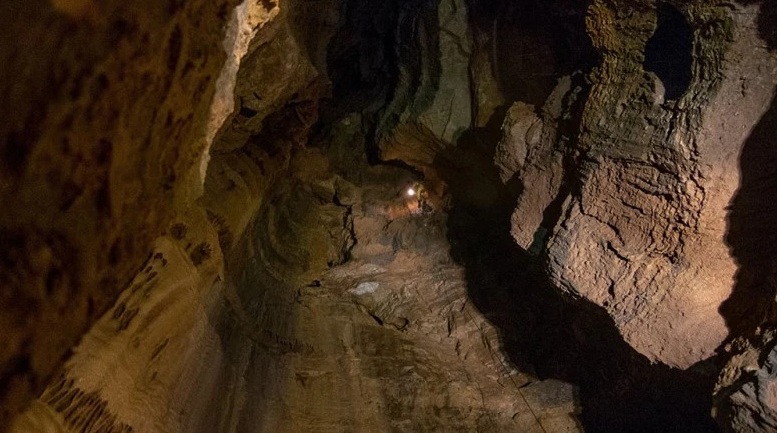 Спасиха ранена жена след 30 часа в пещера в Словения